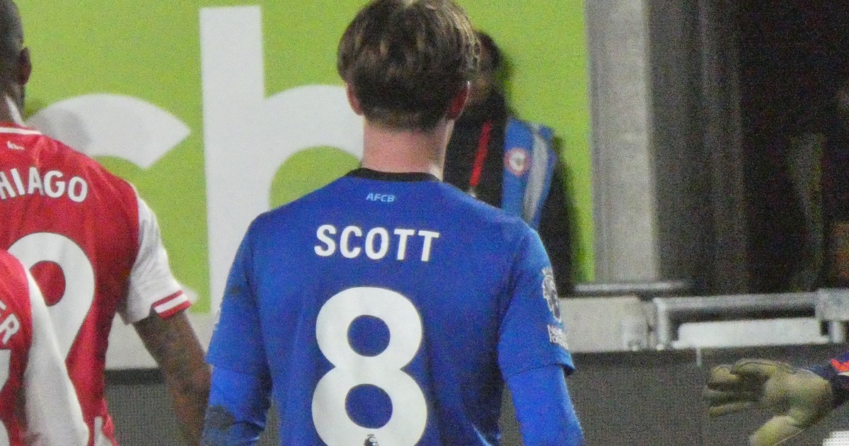 Alex Scott, Bournemouth number 8, seen from behind at Brentford in December 2025