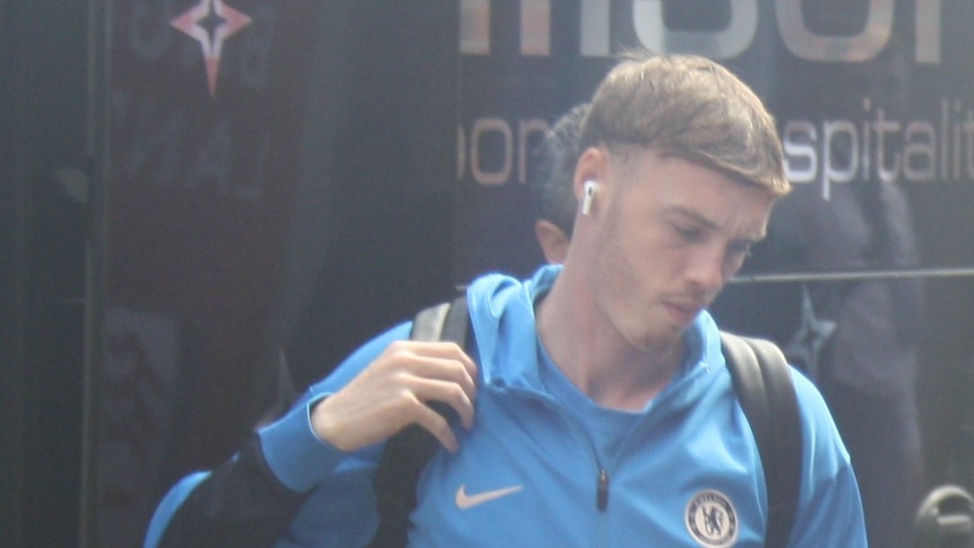Cole Palmer arriving at a Chelsea match, ahead of the Cole Palmer contract news